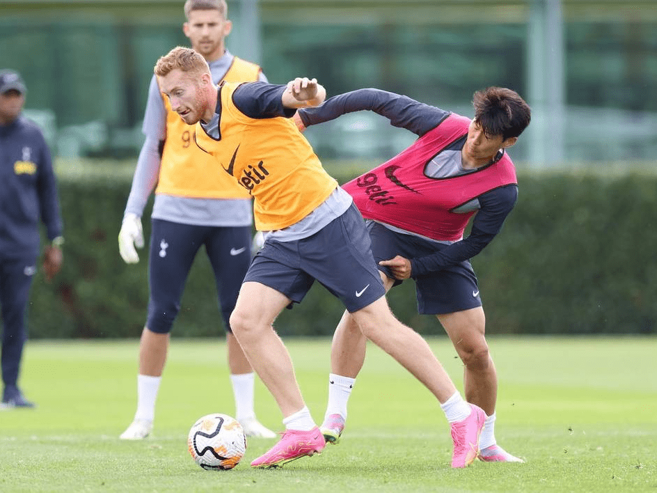 39岁仍然无所畏惧：诺伊尔的拜仁传奇继续（39岁依旧无畏，诺伊尔续写拜仁传奇）