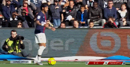 切尔西球员受伤倒地纽卡坚持进攻，马雷斯卡对此质问埃迪·豪（切尔西球员伤退倒地，纽卡仍继续进攻，马雷斯卡为此质疑埃迪·豪）