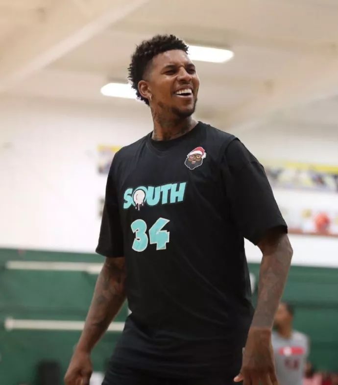 吴少聪女友晒足协杯冠军奖牌：男朋友带的苏州特产（吴少聪女友晒足协杯冠军奖牌，称是男友带回的苏州特产）