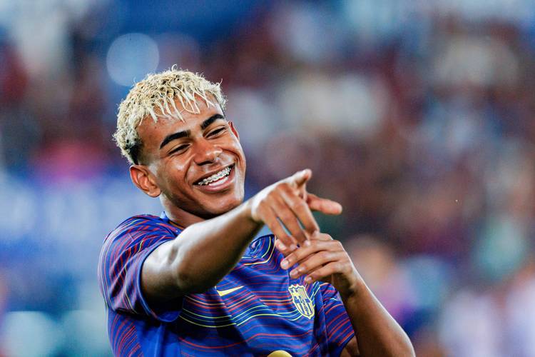 巴萨对阵马竞大名单：莱万、拉菲尼亚、亚马尔领衔，德容缺阵（巴萨战马竞名单出炉：莱万、拉菲尼亚、亚马尔压阵，德容缺席）