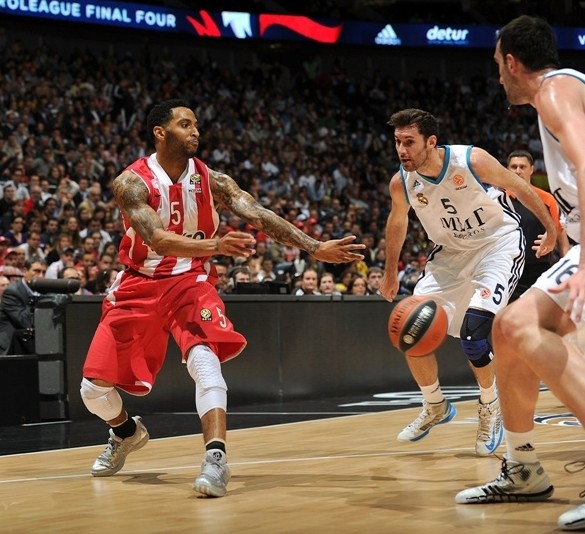 近8次代表西班牙出战正式比赛，奥亚萨瓦尔贡献7球6助攻（奥亚萨瓦尔近8场代表西班牙出战，斩获7球6助攻）