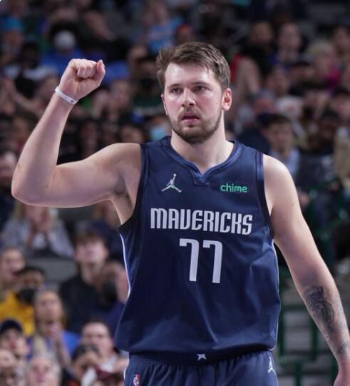 我懂用户晒视频：兰克尔趁队友客场比赛，去俱乐部偷队友的鞋（我懂用户曝视频：兰克尔趁队友客场作战，潜入俱乐部顺走队友球鞋）