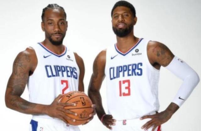 半场战报：拜仁3-0勒沃库森，格纳布里、雅克松破门（上半场拜仁3-0领先勒沃库森，格纳布里、雅克松相继破门）