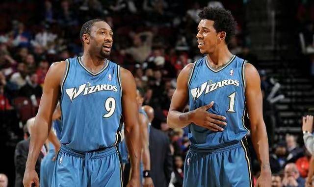 都体：热那亚有意签回佩林，德罗西寻求经验丰富的更衣室领袖（都灵体育报：热那亚盼召回佩林，德罗西寻资深更衣室领袖）