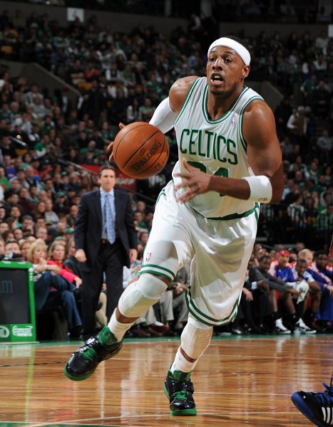 海港亚冠终零封！破2394天魔咒，陈威11次神扑，对手两中门柱（海港亚冠迎来零封，2394天魔咒终解！陈威11次神勇扑救，对手两次击中门柱）