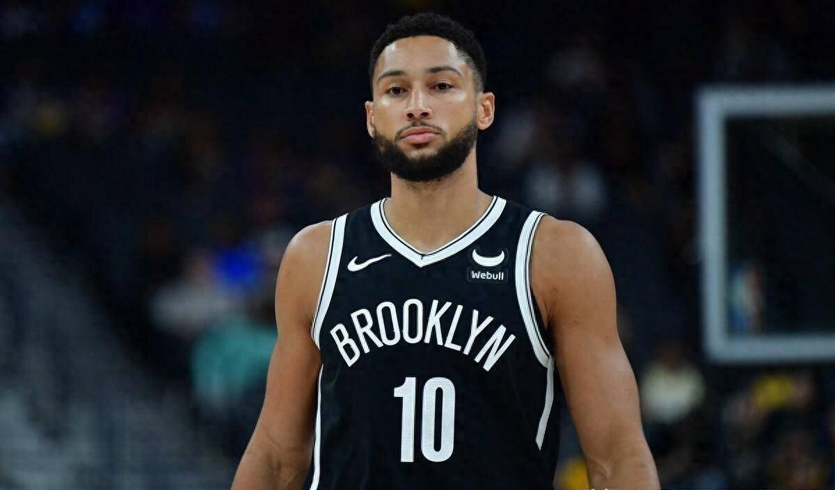 据报道，曼联欣喜若狂，签下中场球员阿莫林·阿多利斯的转会费大幅下降。（曼联迎利好：中场阿莫林·阿多利斯转会费大幅下调）